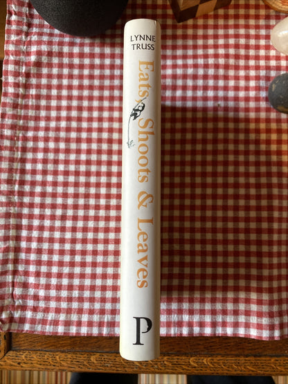 Eats Shoots & Leaves: The Zero Tolerance Approach to Punctuation by Lynne Truss